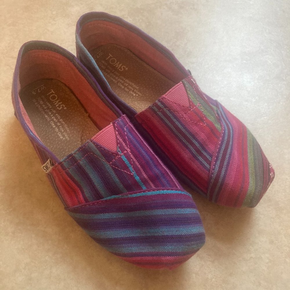 TOMS | Slip-On Canvas Shoes | Size W 7.5